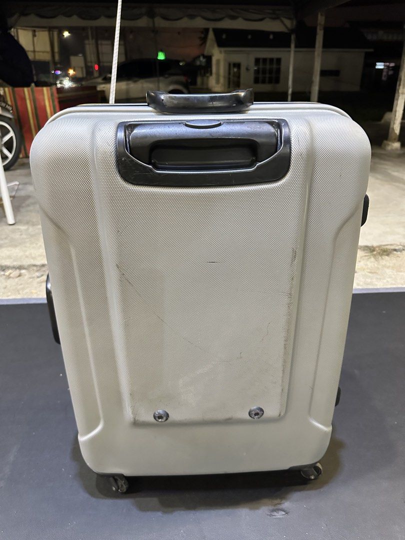 Lojel luggage 28inch (Category: Luggages) located in Paka. Submitted by clothink (Listing ID 1446594760, Image 3). Description: All okay.