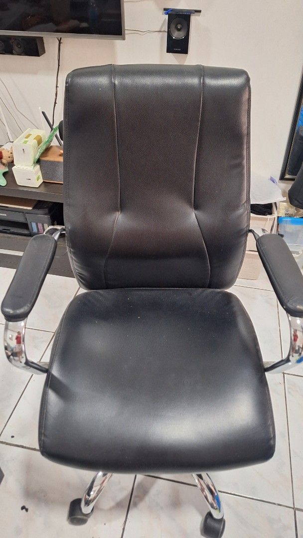 Mandaue Foam Office leather chair (Category: Office Furniture & Fixtures) located in Manila. Submitted by abgmvergar02253 (Listing ID 1446628784, Image 3). Description: bought from mandaue foam.