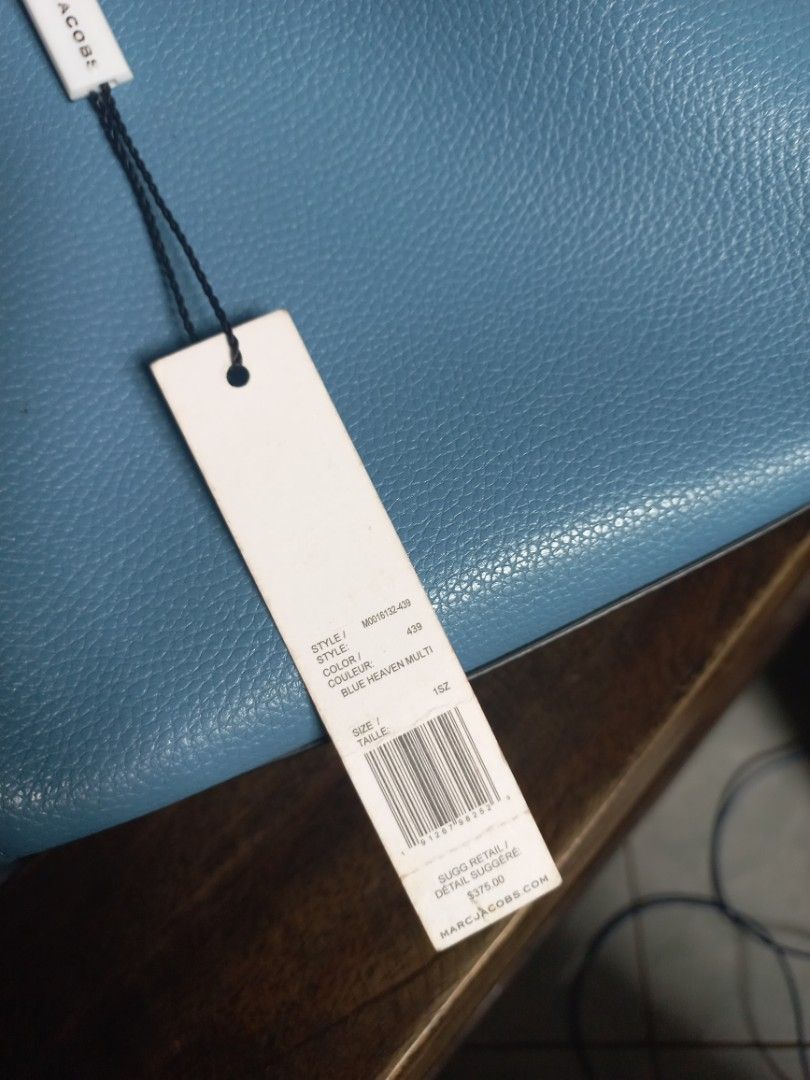 Marc Jacobs - Mini Crossbody Bag (Category: Luxury Bags & Wallets) located in Las Pinas. Submitted by ajbash (Listing ID 1446593106, Image 3). Description: flaw is shown in last photo..