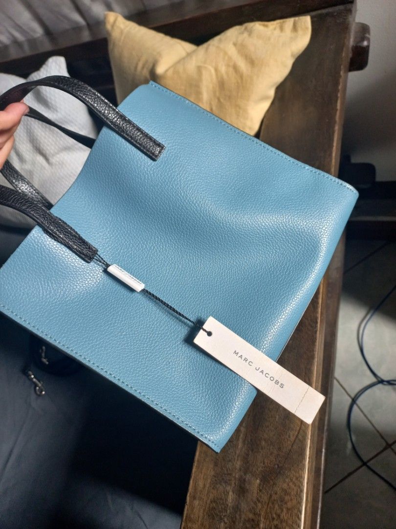 Marc Jacobs - Mini Crossbody Bag (Category: Luxury Bags & Wallets) located in Las Pinas. Submitted by ajbash (Listing ID 1446593106, Image 2). Description: flaw is shown in last photo..