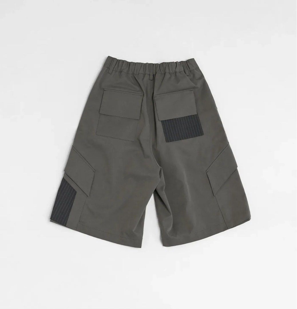 由 vinson._. (刊登 ID 1446605781，圖片 2) 提交，位於 新北市 (New Taipei) 的 Melsign Panel Pocket Shorts深灰L (類別：短褲)，說明：（原價$1980） 此為匯款價，平台上下單需加平台手續費3%。