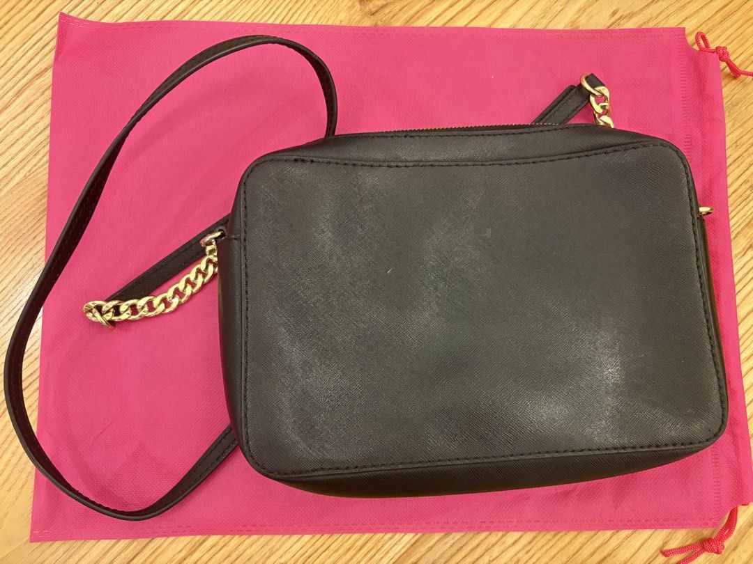 Michael Kors Black Jet Set Crossbody Bag (Category: Cross-body Bags) located in Paranaque City. Submitted by yanionlineshopping (Listing ID 1446689632, Image 3). Description: 👜 Authentic pre-loved bags from Japan for sale! 🇯🇵 Please note that these are pre-loved, so normal signs of use are expected (e.g., wear on the leather, hardware, corners, or interior). Payment via GCash or Bank Transfer..