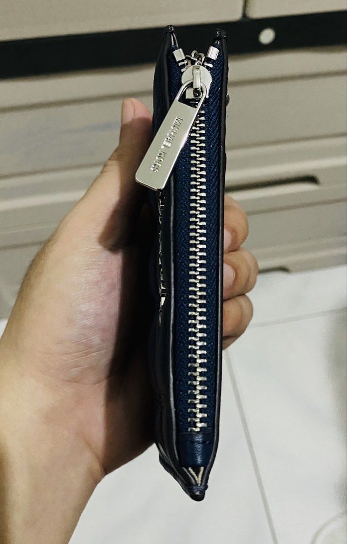 Michael Kors Jet Set Coin Pouch (Category: Luxury Bags & Wallets) located in Santa Rosa. Submitted by kevinparayan14 (Listing ID 1446603904, Image 3). Description: - Selling my Micheal Kors Jet Set Coin Pouch - Good as New - Slightly Negotiable.
