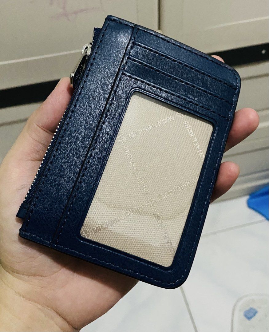 Michael Kors Jet Set Coin Pouch (Category: Luxury Bags & Wallets) located in Santa Rosa. Submitted by kevinparayan14 (Listing ID 1446603904, Image 2). Description: - Selling my Micheal Kors Jet Set Coin Pouch - Good as New - Slightly Negotiable.