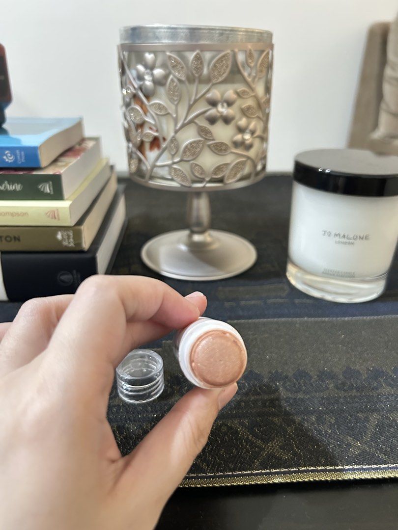 Milk highlighter mini size (Category: Makeup) located in Cebu City. Submitted by dylovely (Listing ID 1446578449, Image 2). Description: Milk mini highlighter halos swatched lang, part of a set and almost full 98% left. Di nagamit since i have the full size already bought. Shade is Blitzed. Good to achieve sun kissed cheeks and make your face highlight your cheek bones as well. Must have Fixed price .