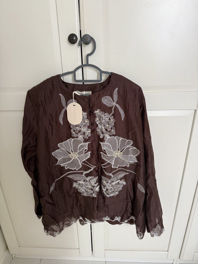 Minimalace Heidi Brown Kurung - L (Category: Baju Kurung & sets) located in Johor Bahru. Submitted by blossomlight633 (Listing ID 1446599774, Image 1). Description: Brand New With Tag Never been worn.