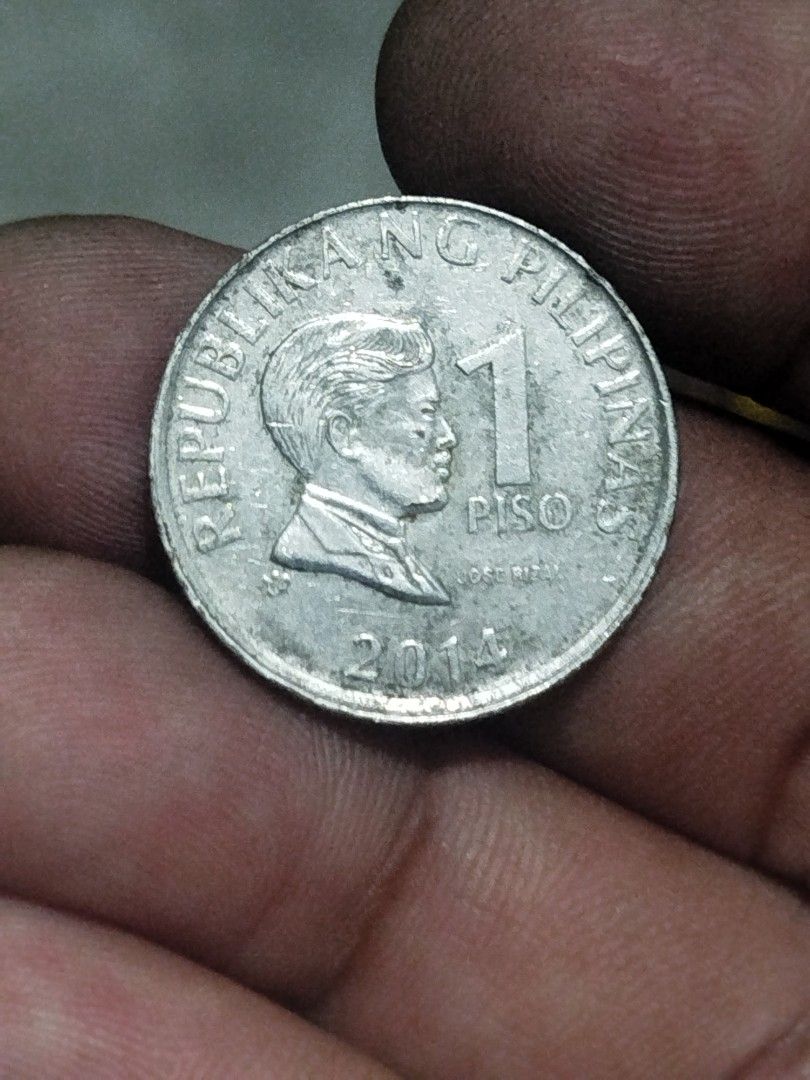 Mis alligned error 1 Peso Coin Philippines 2014 (Category: Currency) located in Subic. Submitted by regiedaniel01 (Listing ID 1446658026, Image 1). Description: - 2014 Philippine 1 Peso Coin - Features Ramon Magsaysay portrait - Reverse shows Bangko Sentral ng Pilipinas seal - Ideal for coin collectors or souvenirs.