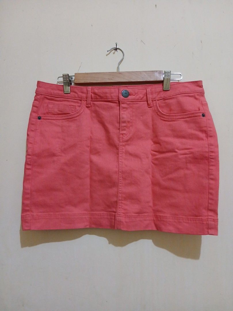 Nett ✅️ s.oliver Jeans Skirts/ Rok Jeans Mini💗1578 K31 (Kategori: Gaun & Rok) berada di Jakarta Selatan. Dikirim oleh allezshop25 (ID iklan 1446614273, Gambar 2). Deskripsi: Nett ✅️ S.OLIVER Jeans Skirts/ Rok Jeans Mini💗1578 K31 lp 78-90cm max panjang 38cm no minus co via toko oren🍊no COD Hanya 38k🍒 nett ✅️.