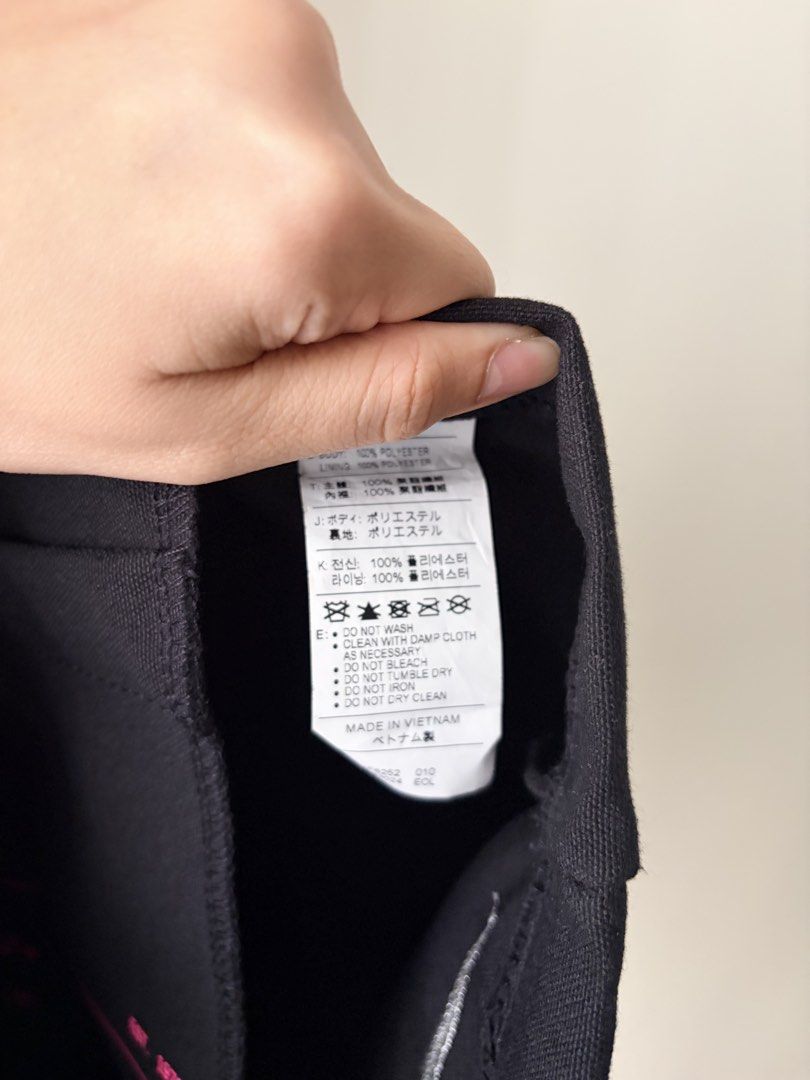Nike After Dark Tour Tote Bag (Category: Tote Bags) located in Pasig City. Submitted by ukaiy (Listing ID 1446567011, Image 3). Description: - Nike tote bag from the After Dark Tour - Perfect for carrying your essentials - Care instructions: Clean with a damp cloth. Do not bleach or dry clean..