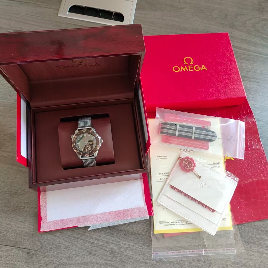 Omega Seamaster Diver 300M 007 Edition (Category: Luxury Watches) located in Valenzuela. Submitted by langit_wind (Listing ID 1446626602, Image 2). Description: Calibre 8806 integrated movement. 42mm case; the mesh bracelet, bezel, and clasp (inner cover) are all crafted from titanium. The dial and skeletonized hands feature a Super-LumiNova coating..