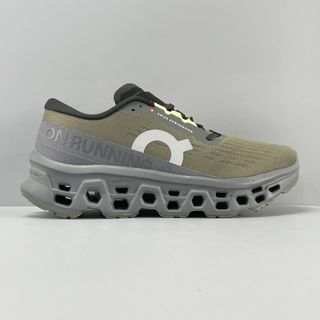 (Category: ) located in . Submitted by khai.uasneakers (Listing ID 1446706763, Image 1). Description: .