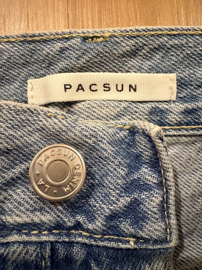 Pacsun Light Wash Ripped Denim Jeans (Category: Jeans) located in Manila. Submitted by maddsd_ (Listing ID 1446549248, Image 3). Description: - Barely worn - Originally from US! (Pacsun store) - No issues.