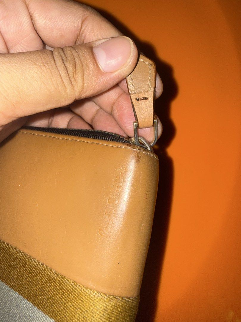 Paul Smith Long Zippy Wallet Made In Spain (Category: Wallets & Card holders) located in Cavite. Submitted by okaypreloved (Listing ID 1446621144, Image 3). Description: •HEAVILY USED PRESSED MARKS SCRATCHES •RUBS DIRTS DIRTS DIRTS •ZIP PULLER REPAIRED ALREADY •COLOR WASHED-OUT ALREADY ESPECIALLY CORNERS AND EDGES ALL SALES ARE FINAL AND NONRETURNABLE .