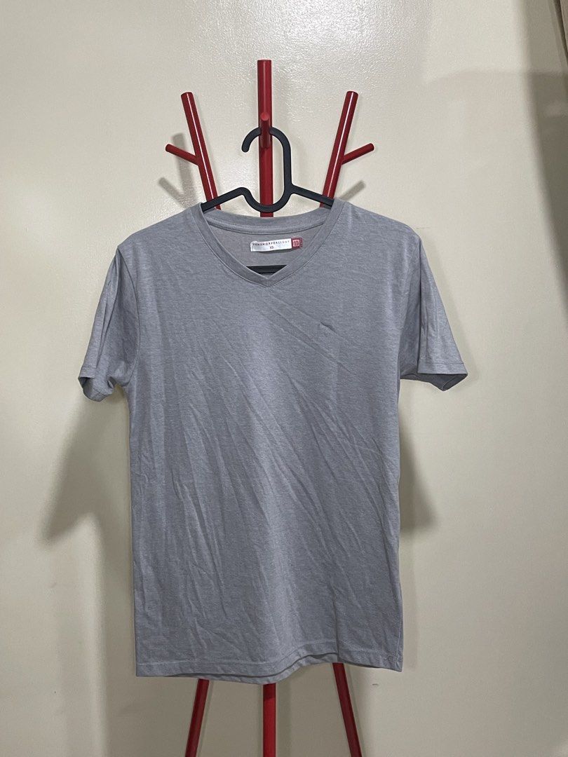 Penshoppe All Day Shirt Bundle (Category: Shirts) located in Manila. Submitted by talas.pieces (Listing ID 1436891025, Image 1). Description: ⭐️PM for dimensions ⭐️ Buy as bundle (PM if interested for individual) - SIZE: WHITE SMALL - SIZE: GRAY XS - Penshoppe All Day Round Neck White Semi Fit shirt SMALL - Penshoppe All Day V Neck Gray Shirt XS - Basic Tee, Basic Shirt.
