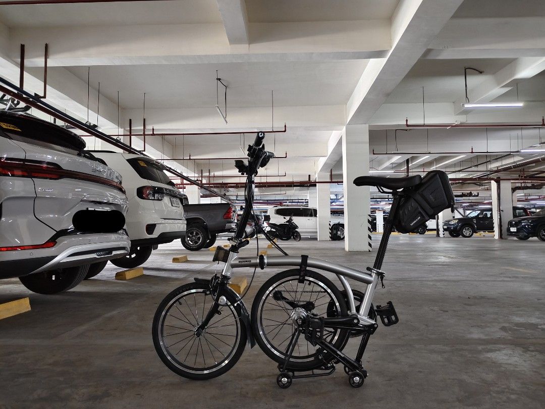 Pikes TriFolding Bicycle (Category: Bicycles) located in Caloocan City. Submitted by cedrictap16451 (Listing ID 1446559533, Image 3). Description: Pikes Trifold 16" 6 speed 3x2 Selling for 25k RFS: bibili ng Ebike Model: Pikes 4th gen 3x2 6 speed Handlebar: Straight bar or M bar With FCB and bell Brompton like shifters and brakes Folding Bike Frame: Chromoly Steel (Same material as Brompton) External Gear / 6 Speed = 3 Internal Sturmey Archer x 2