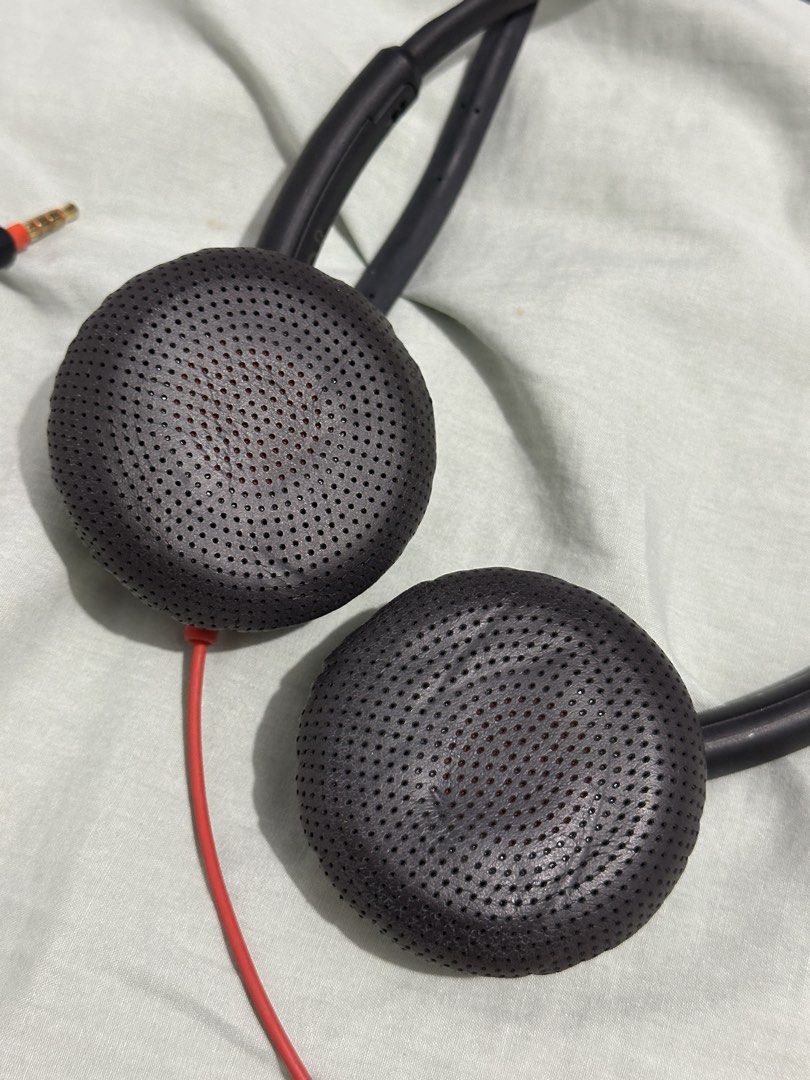 Plantronics c3225t headset (Category: Headphones & Headsets) located in Taguig. Submitted by rdsaaaa (Listing ID 1446666211, Image 3). Description: - Black over-ear headset with striking red accents. - Flexible microphone boom for optimal positioning. - Connects easily via a standard 3.5mm jack. - Ideal for crystal-clear calls and productive online meetings. - Fully tested and confirmed to be in working condition..