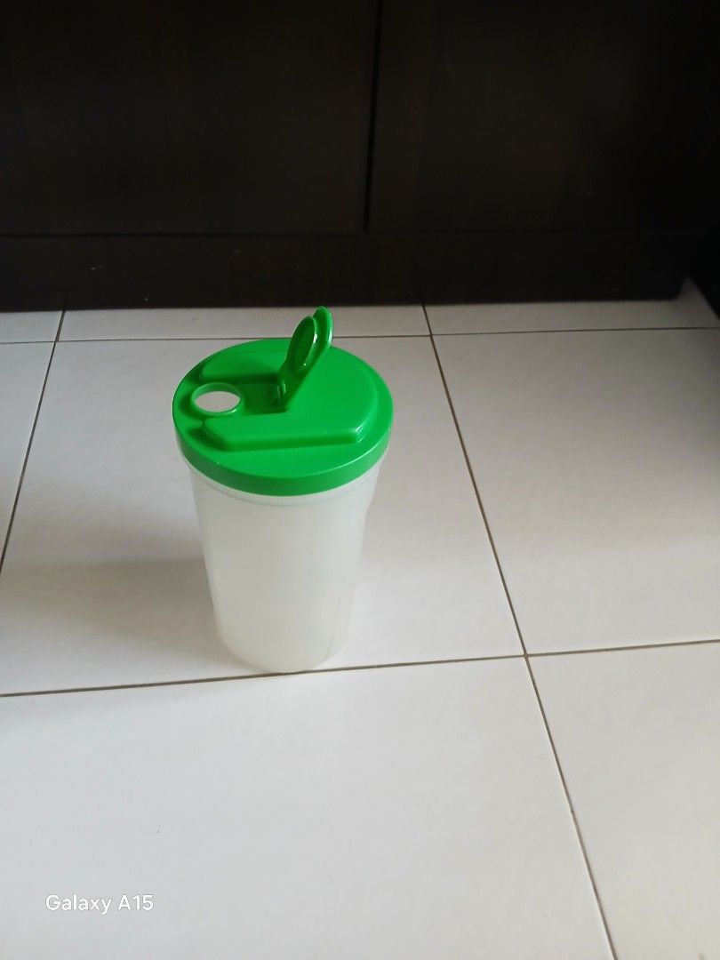 Plastic Shaker Bottle with Green Lid512529208328867842