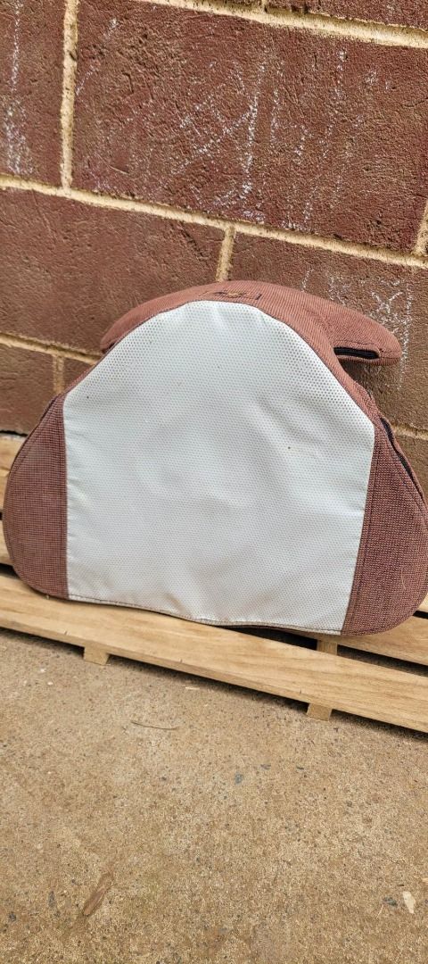 POSTURE SEAT (Category: Braces, Support & Protection) located in Sablan. Submitted by gongonshelley12 (Listing ID 1446684806, Image 2). Description: 👉👉500 ONLY👈👈 POSTURE SEAT GANDA NETO MGA MADAM PWEDE LABHAN YUNG COVER NYA.