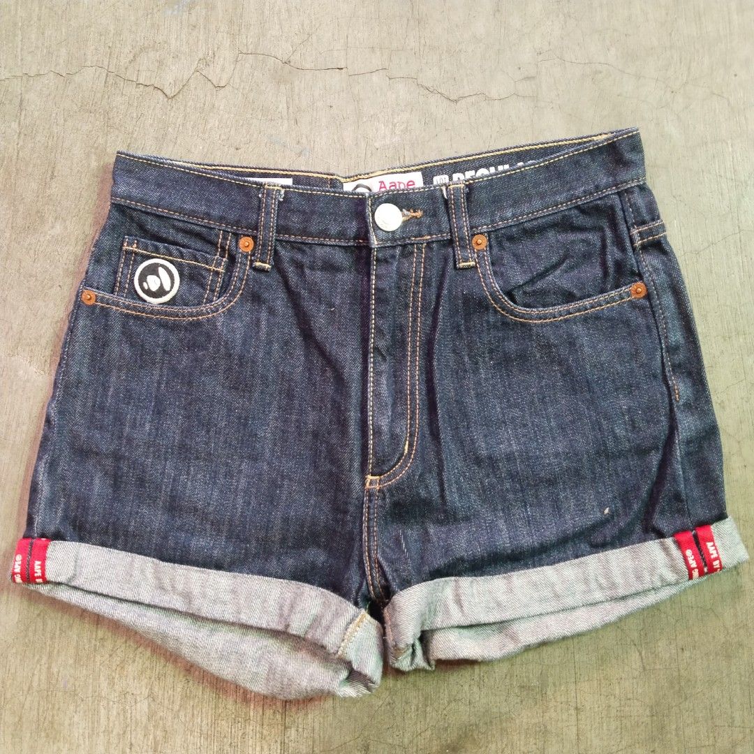 Preloved Aape women shorts (Category: Shorts) located in Rizal. Submitted by ilgsp (Listing ID 1446544601, Image 2). Description: aape women shorts preloved size 27 on patch medida size W28 L12 high waisted.
