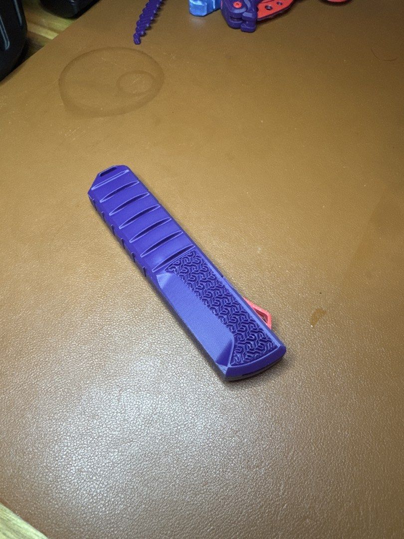 Purple Automatic Knife with Textured Handle495891167817902080