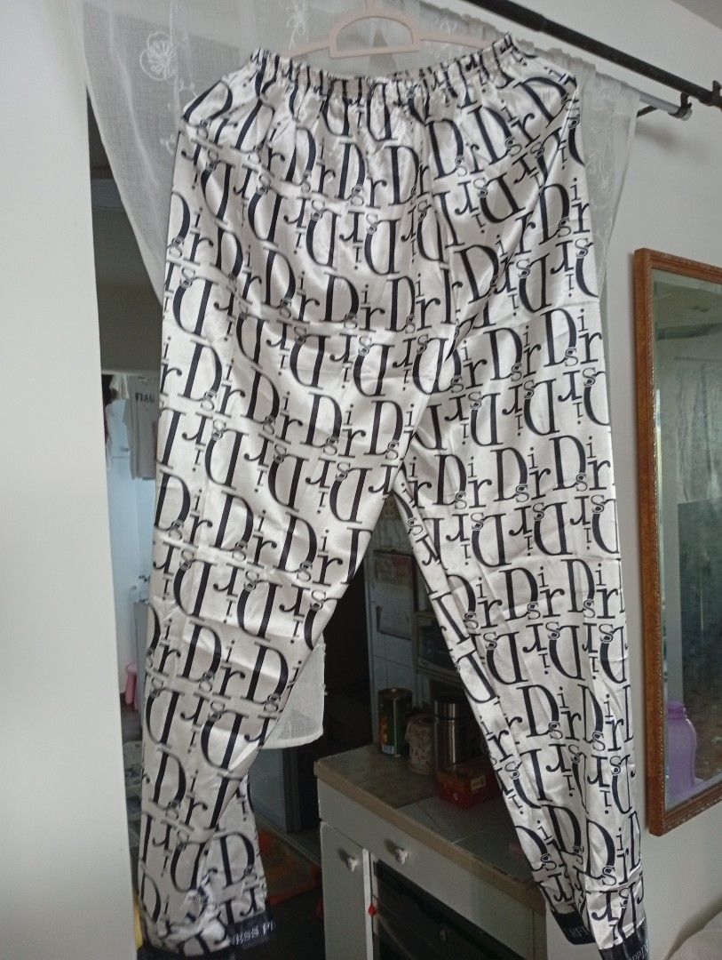 Pyjamas (Category: Coats, Jackets and Outerwear) located in Singapore. Submitted by madnezzmal6959 (Listing ID 1446645007, Image 3). Description: Pyjamas small to medium size..