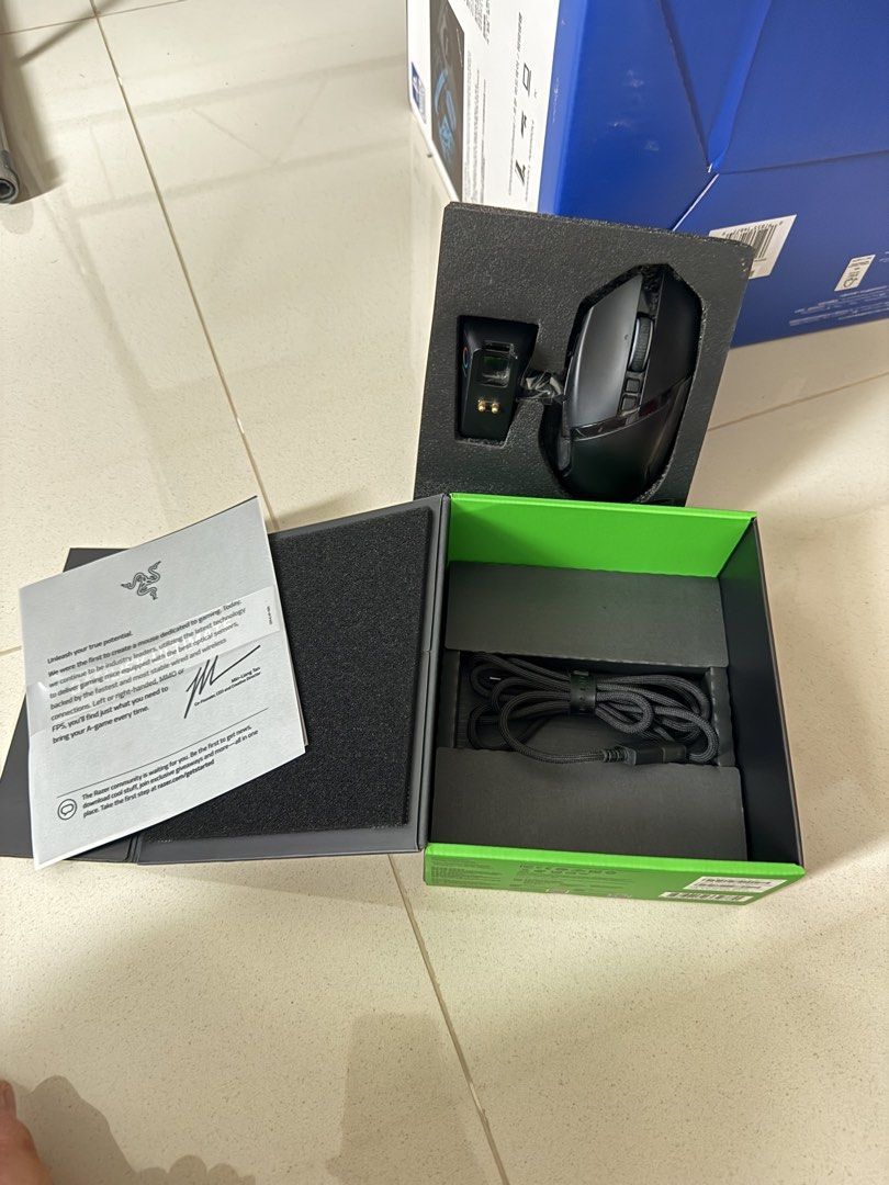 Razer Basilisk Ultimate Wireless Gaming Mouse with Charging Dock495613562093588481