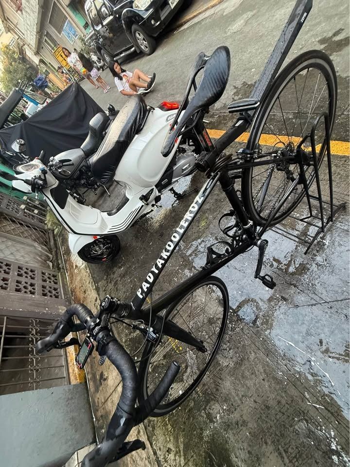 ROADBIKE GROUPSET 105 (Category: Bicycles) located in Caloocan City. Submitted by sonjayrey40950 (Listing ID 1446688001, Image 3). Description: Trinx Frame groupset 105 5700 RS11 with continental ultrasport tires specs lalo yung iba pyesa is allgoods pwede niyo makita personal🫡 ASKING 25k .