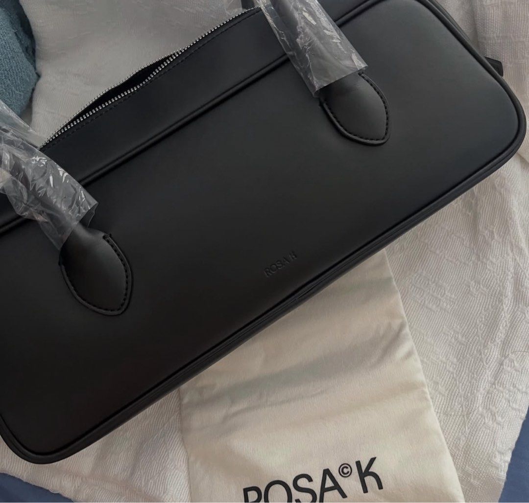 Rosa K Shoulder Bag Black (Category: Shoulder Bags) located in San Juan City. Submitted by ipoundless (Listing ID 1446673734, Image 3). Description: .
