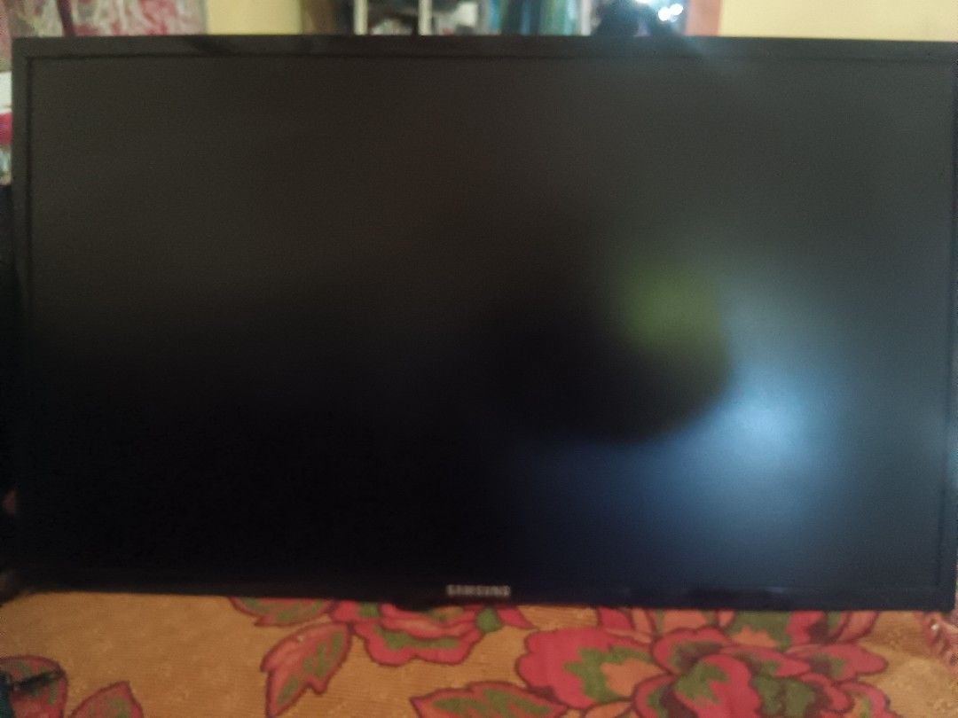 Samsung Flat Screen TV (Category: TV) located in Caloocan City. Submitted by merzachris72899 (Listing ID 1446590897, Image 2). Description: Samsung 24" LED Monitor – LS24F350FHEXXP 24-inch Full HD (1920×1080) monitor with HDMI and VGA ports. Fully functional with no dead pixels and no display or performance issues. Great for office work, online classes, work-from-home setups, casual gaming, and everyday use. Includes: Monitor and power cable only