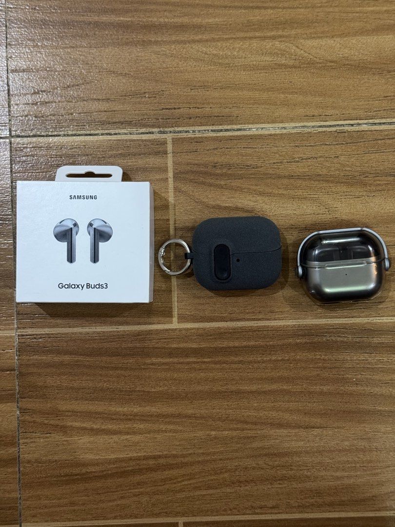 Samsung Galaxy Buds 3 (Category: Earphones) located in Manila. Submitted by sev__ (Listing ID 1446550929, Image 1). Description: Selling original Samsung galaxy buds 3 Issue: very tiny cosmetic flaw - This unit is original, i bought this mismo sa samsung store back when it was at 8.6k pesos. Inclusions: 1. 800 pesos worth of cases 2. Complete box and papers 3. Unit it self - Price is slightly negotiable. Maraming mura since maraming class a ngayo