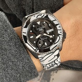 (Category: ) located in . Submitted by anotherwatchstore (Listing ID 1446627991, Image 1). Description: .