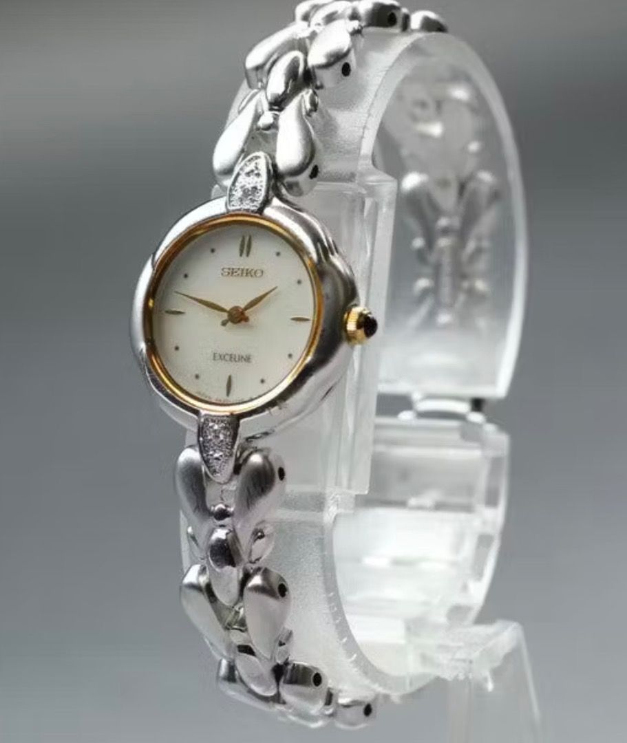 Seiko exceline Diamond Ladies Watch (Category: Watches) located in Kuala Lumpur. Submitted by isabel291 (Listing ID 1446710332, Image 1). Description: - Seiko Excelsior ladies watch - White dial with elegant gold accents - Unique, flowing band design - Accented with small diamonds - Features a jewel at the 3 o'clock position - In good working condition.