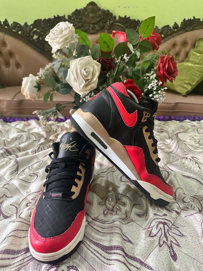 Sepatu nike flight legacy original (Kategori: Sepatu Wanita) berada di Medan. Dikirim oleh filastore (ID iklan 1446604791, Gambar 1). Deskripsi: Second Original tembus upc Kondisi 90% Ukuran 39 Insole 245.