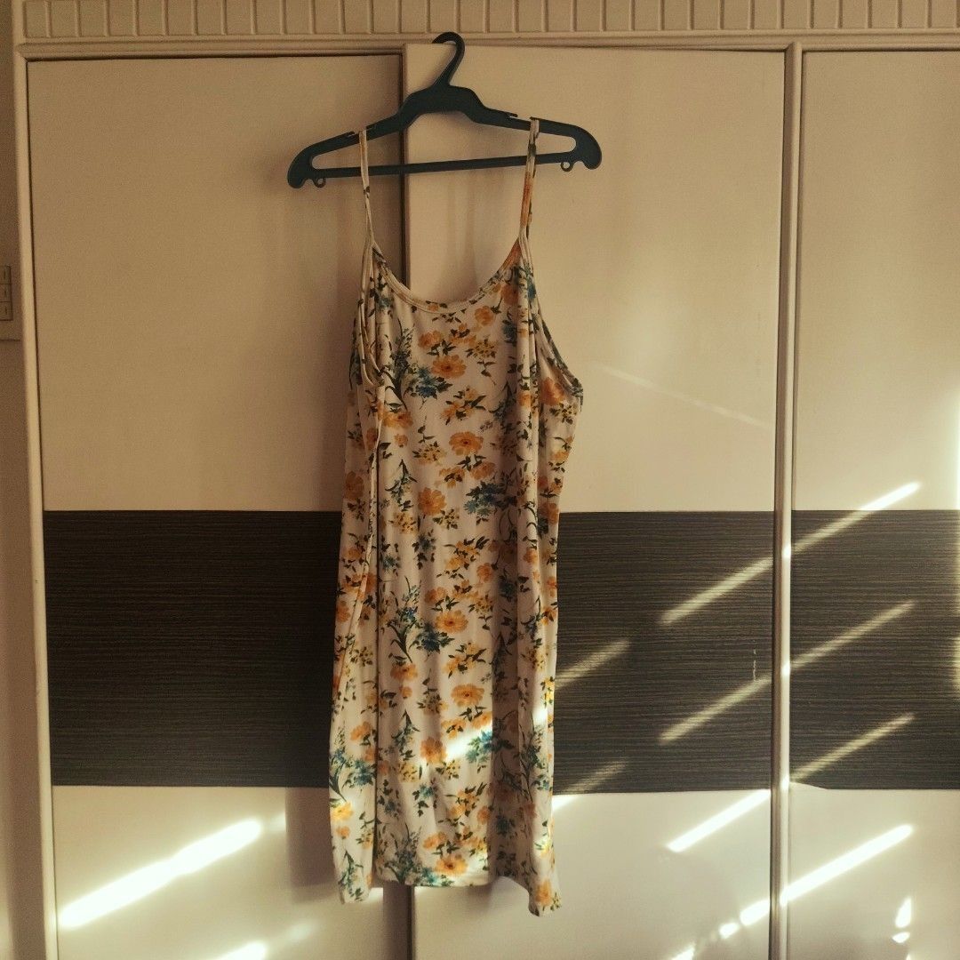 [SET] 2 Floral Print Dresses - M-XL (Category: Dresses) located in Manila. Submitted by eeb0101 (Listing ID 1446599403, Image 2). Description: Green Dress: L-2XL Yellow Dress: M-XL.