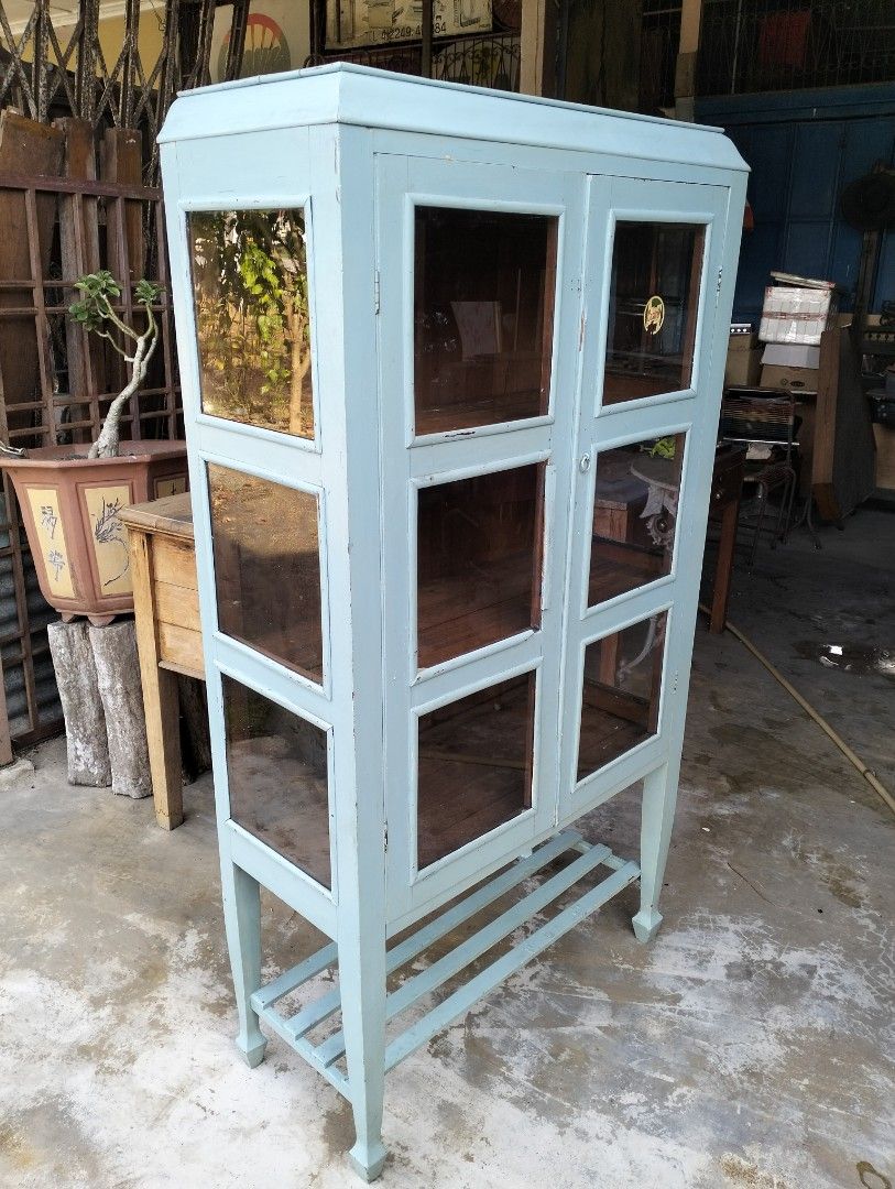Show case Vintage (Category: Vintage Collectibles) located in Jerteh. Submitted by mus_vintage (Listing ID 1446686125, Image 1). Description: kondisi masih baik cod batu pahat Johor atau cari transport ye 👌.