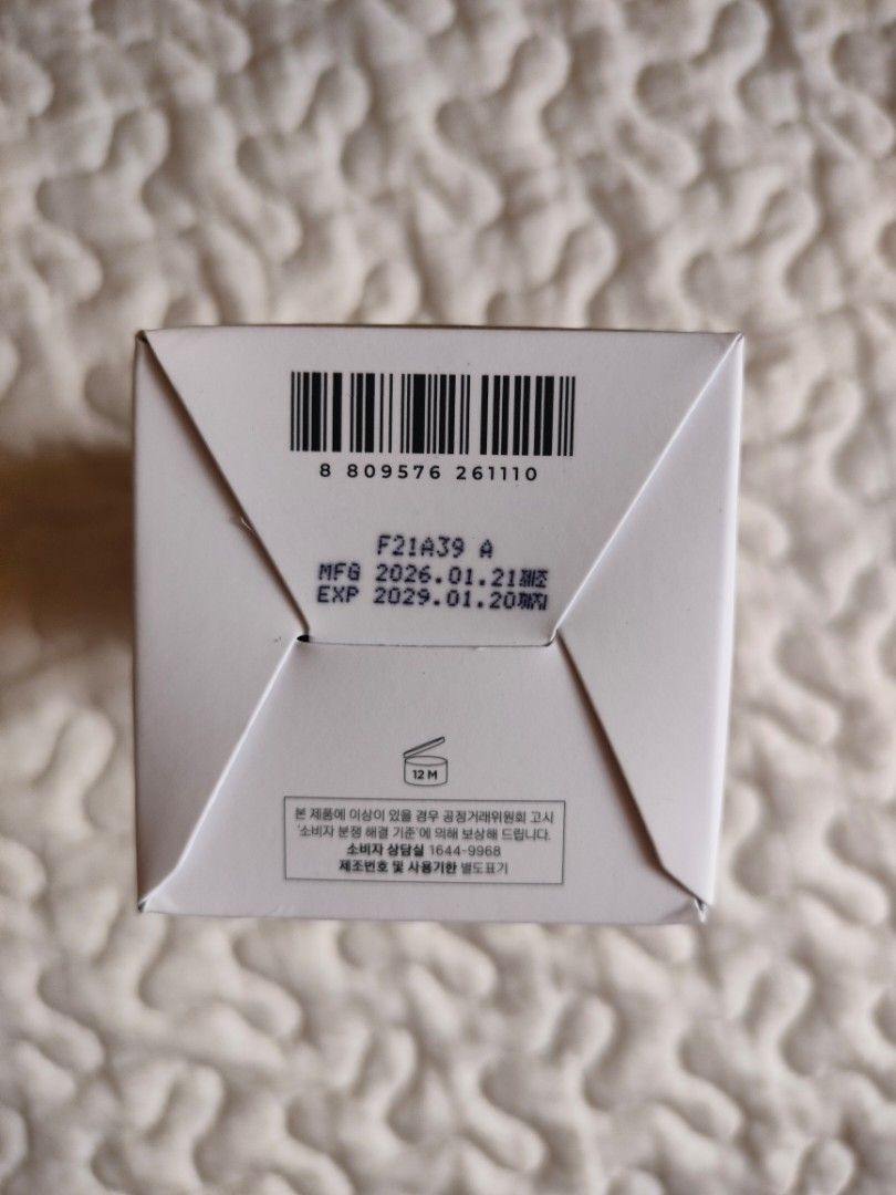 Skin1004 Centella Light Cleansing Oil 200ml (Category: Face Care) located in Tabaco. Submitted by danielamc17 (Listing ID 1446580928, Image 3). Description: - brand new and sealed - 200ml loc: Albay mod: J&T sf : 54 Luzon, 74 Visayas, 79 Mindanao.
