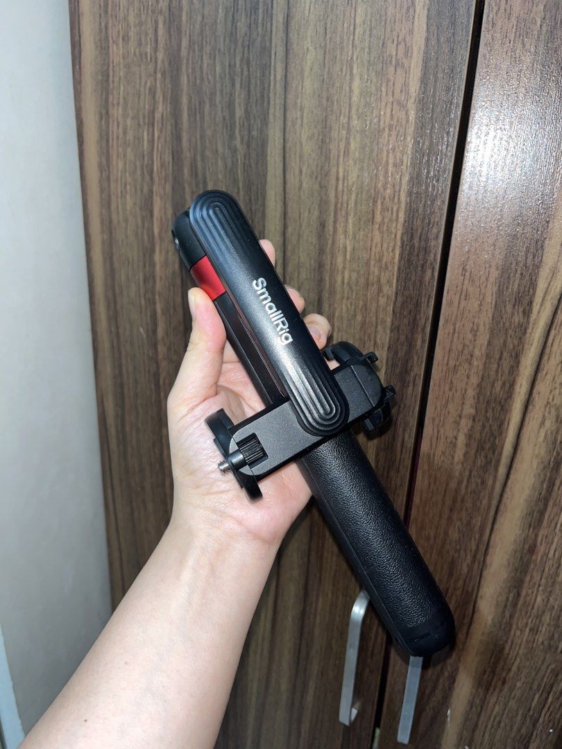 SmallRig Tripod with remote (Category: Tripods & Monopods) located in Pasig City. Submitted by goldenturtle_05e945 (Listing ID 1446702669, Image 1). Description: like new hindi masyadong gamit nakatago lang sa cabinet.