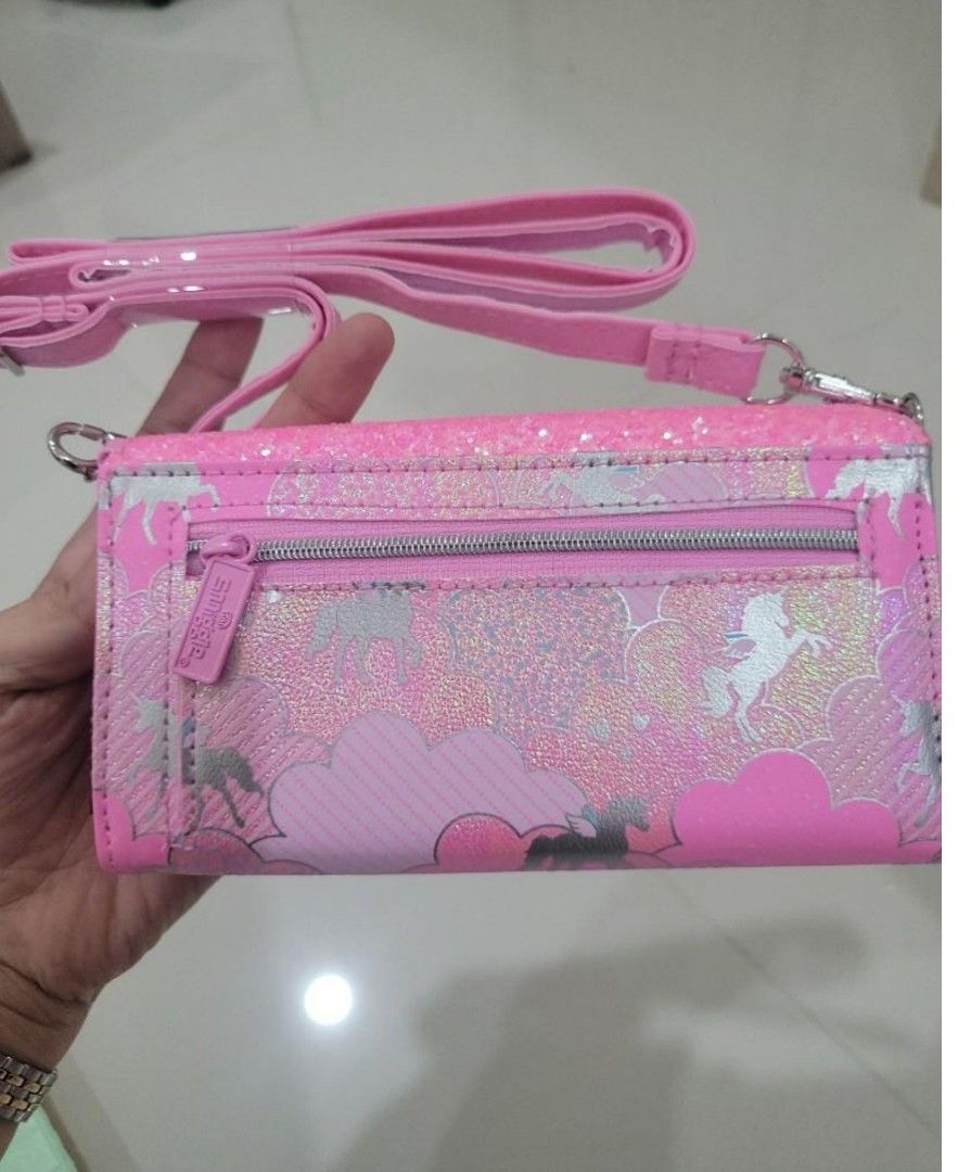 Smiggle Phone Wallet sling bag (Category: Carriers & Slings) located in Pasay City. Submitted by declutteringmomshi (Listing ID 1446551277, Image 2). Description: .