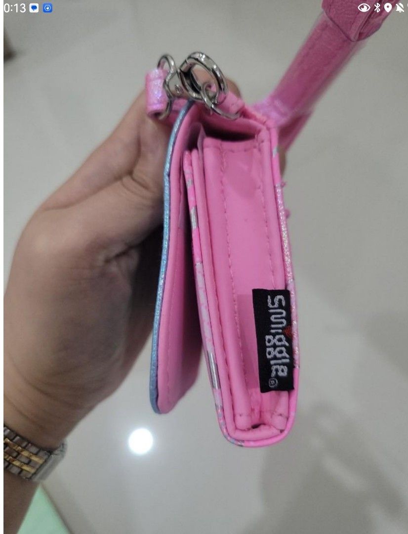 Smiggle Phone Wallet sling bag (Category: Carriers & Slings) located in Pasay City. Submitted by declutteringmomshi (Listing ID 1446551277, Image 3). Description: .