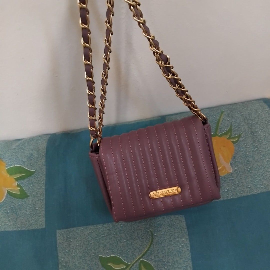 (nego wajar) Tas Mini Wanita Tali Rantai Mix Pu (Kategori: Tas & Dompet Wanita) berada di Bandung. Dikirim oleh minebee (ID iklan 1446576791, Gambar 1). Deskripsi: .‼️BARANG BARU‼️ .CO OREN🍊 .NEGO WAJAR‼️.