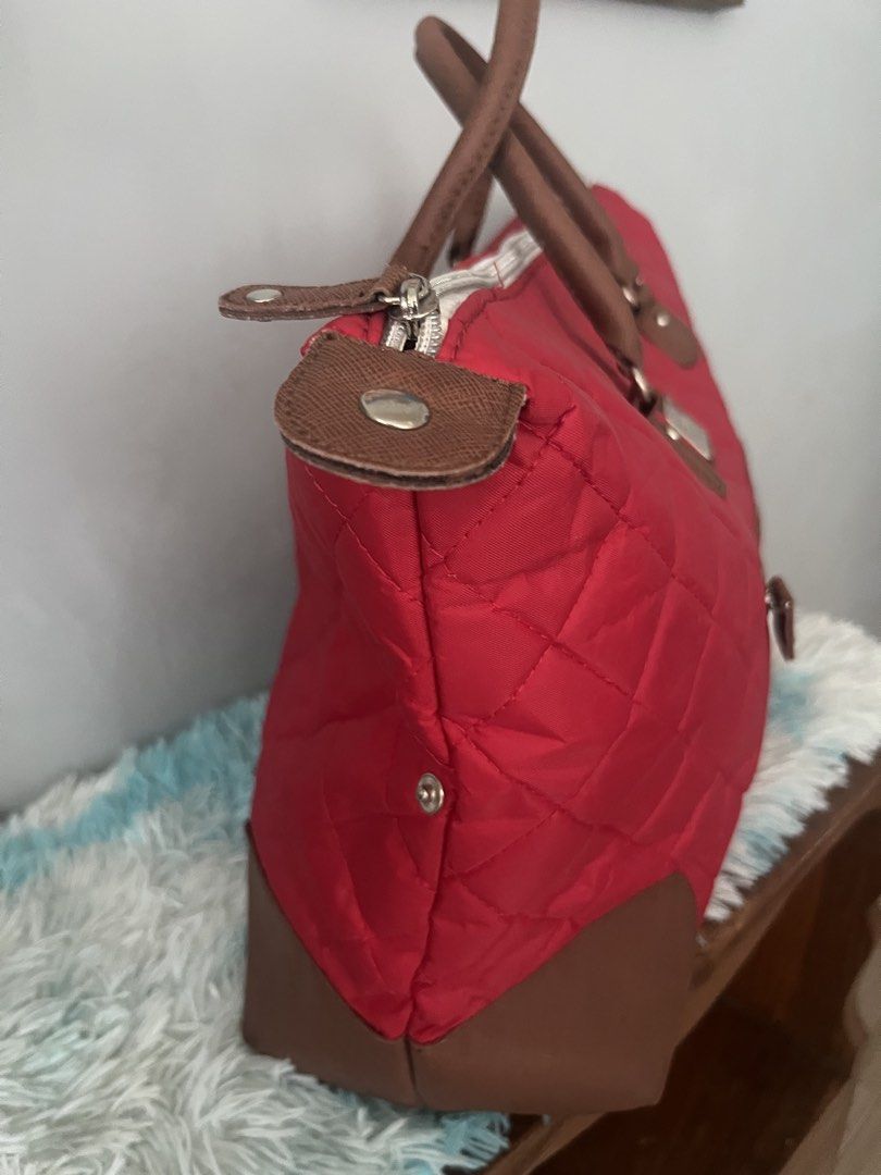 Travel bag (Category: Tote Bags) located in Tabaco. Submitted by debeub (Listing ID 1446584133, Image 3). Description: Handbag lang talaga sya Wala naman issue need wash lang siguro Wag na po magtawad at mura na po yan travel bag yarn.hehe Fixed price posted.