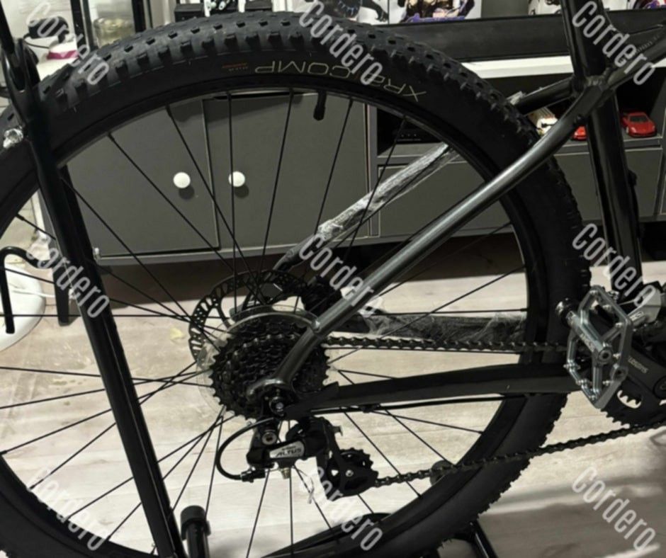 TREK MARLIN 5 (2nd Gen) - Large Wheels (Category: Bicycles) located in Manila. Submitted by quickphoenix.543d62 (Listing ID 1446707587, Image 2). Description: FOR SALE ‼️– Trek Marlin 5 (2nd Gen) 🚲 💵 Original Price: ₱30,000 💰 Selling Price: ₱25,000 (Negotiable) Condition: Lightly used – like new ⚒️ Details: -Original Trek Marlin 5, all stock (no replaced parts) -Large wheels -Shifters show minor signs of use (barely noticeable) -Barely used, s
