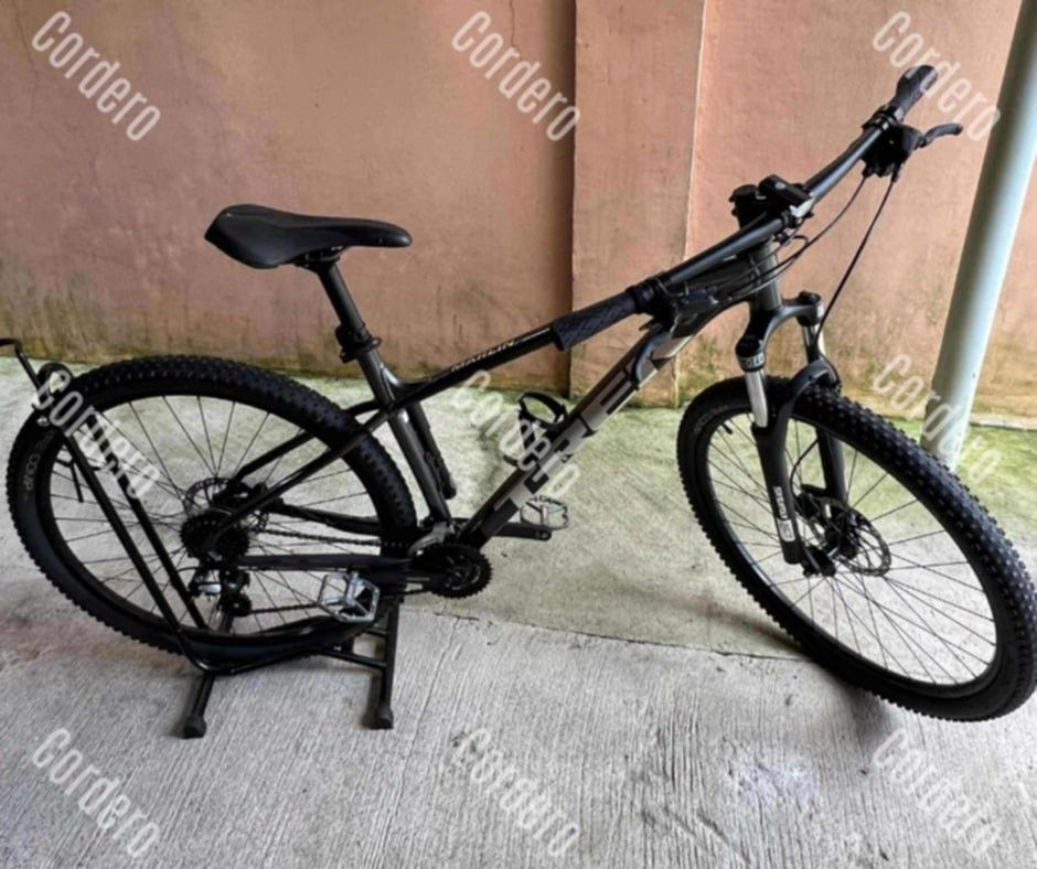 TREK MARLIN 5 (2nd Gen) - Large Wheels (Category: Bicycles) located in Manila. Submitted by quickphoenix.543d62 (Listing ID 1446707587, Image 1). Description: FOR SALE ‼️– Trek Marlin 5 (2nd Gen) 🚲 💵 Original Price: ₱30,000 💰 Selling Price: ₱25,000 (Negotiable) Condition: Lightly used – like new ⚒️ Details: -Original Trek Marlin 5, all stock (no replaced parts) -Large wheels -Shifters show minor signs of use (barely noticeable) -Barely used, s