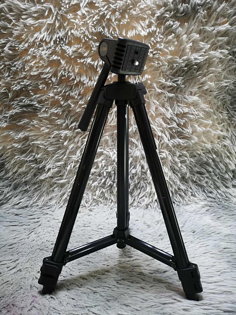 Two Way Pan Tilt Head Portable Tripod (Category: Tripods & Monopods) located in Santa Cruz. Submitted by jmy_surplus.2 (Listing ID 1446540168, Image 1). Description: Size ; L - 57 W - 24 H - 26 Color ; Black Type ; Tripod Brand ; No brand Material ; Aluminum Style ; Black With Panning Handle Tripod LG 123 JMY 3 Batch #211.