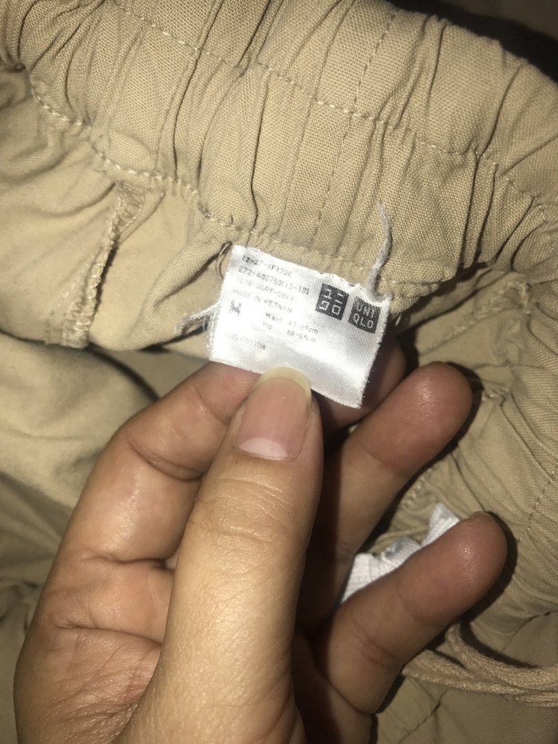 Uniqlo Beige Cargo Pants Size M (Category: Other Bottoms) located in Pasig City. Submitted by papotzy (Listing ID 1446672786, Image 2). Description: - Uniqlo Beige Cargo Pants - Size: Medium (M) - Features: Elastic waistband with drawstring - Material: Made in Vietnam - Style: Comfortable fit, great for casual wear.