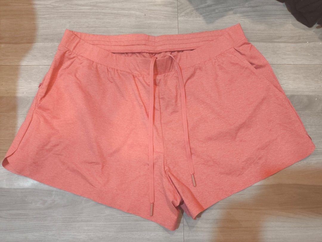 Uniqlo Pink Polyester Shorts XL (Category: Shorts) located in Manila. Submitted by nothingness_duality22 (Listing ID 1446663541, Image 2). Description: - Brand: Uniqlo - Color: Pink - Material: Polyester - Size: XL (fits waist 75-81 cm) - Features: Drawstring waist, zippered pockets, side mesh paneling - Ideal for: Workouts, lounging Pre Loved Items RFS: Declutter May minor issue as shown sa pic used item. May side pockets For pics videos kindly 