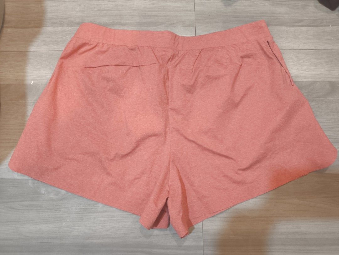 Uniqlo Pink Polyester Shorts XL (Category: Shorts) located in Manila. Submitted by nothingness_duality22 (Listing ID 1446663541, Image 3). Description: - Brand: Uniqlo - Color: Pink - Material: Polyester - Size: XL (fits waist 75-81 cm) - Features: Drawstring waist, zippered pockets, side mesh paneling - Ideal for: Workouts, lounging Pre Loved Items RFS: Declutter May minor issue as shown sa pic used item. May side pockets For pics videos kindly 
