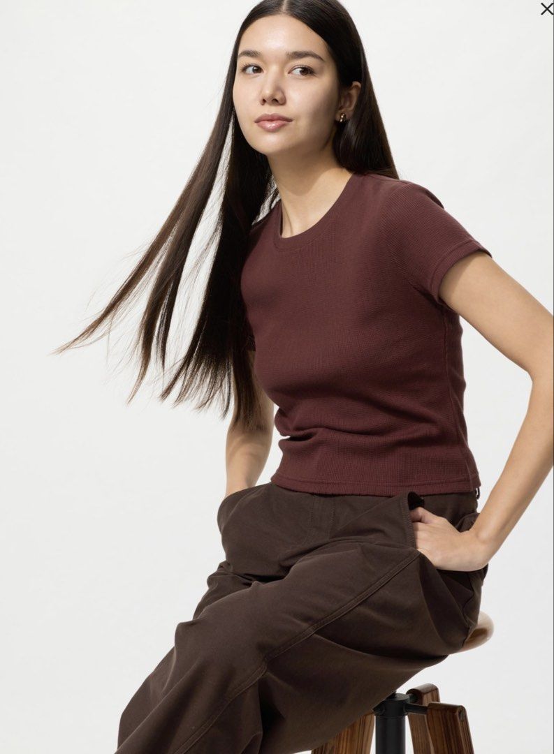 UNIQLO Rib Mini T-shirt (Category: Blouses) located in Baguio. Submitted by alwaysdeclutter1ng (Listing ID 1446654843, Image 1). Description: Used once | Dark Brown.