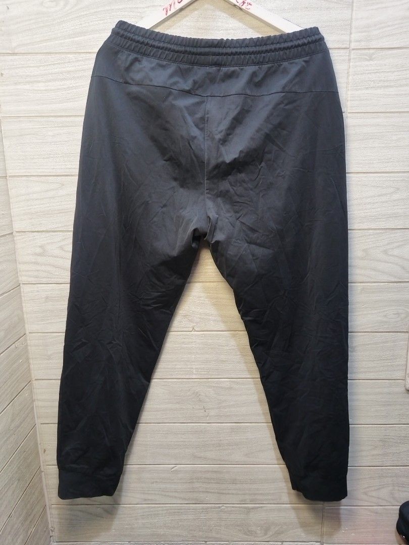 UNIQLO ULTRA STRETCH ACTIVE JOGGER (Category: Joggers) located in Sorsogon. Submitted by mang_thrift2 (Listing ID 1446591842, Image 2). Description: XL 34-38W39L.