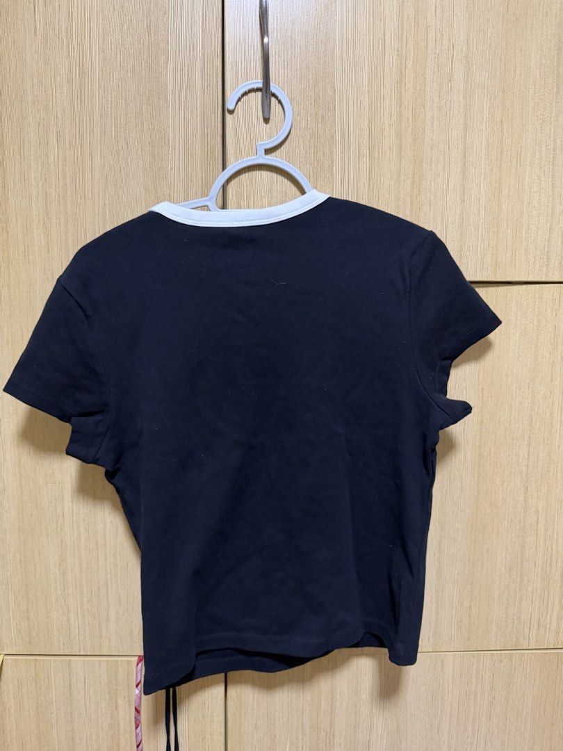 Uniqlo UT Mickey Mouse Shirt (Category: Shirts) located in Mandaluyong City. Submitted by _jdeclutters (Listing ID 1446710914, Image 3). Description: .